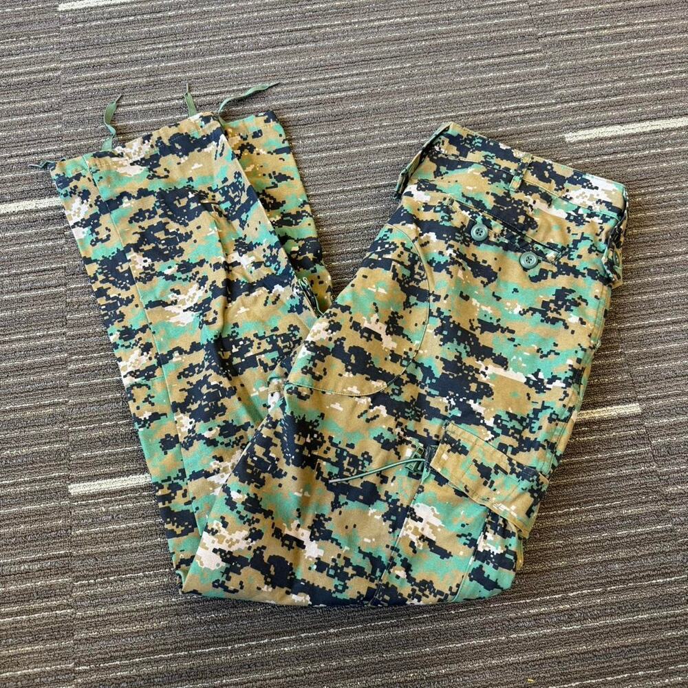 Vintage Military Surplus Khaki Green Camo cargo pants